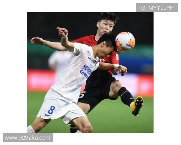 足球专题:聚焦深圳足球队的耐力